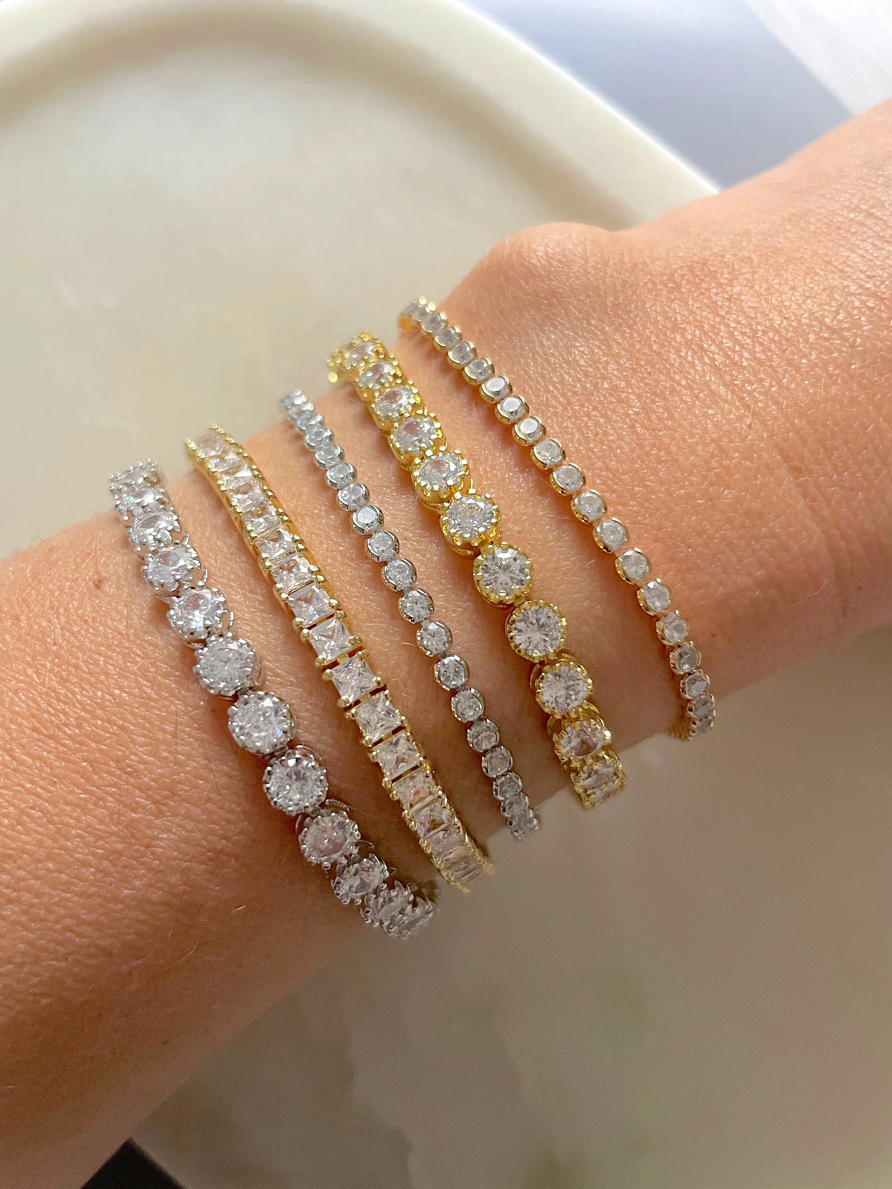 Round tennis bracelet